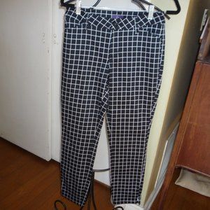 NYDJ ANKLE PANT NWOT SZ 4  STRETCH SLIM BLACK AND WHITE COLOR
